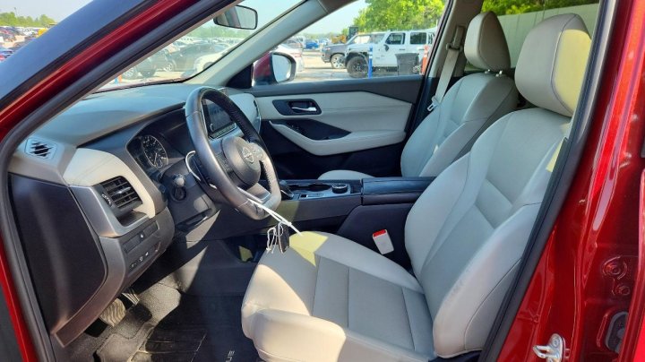 Nissan ROGUE  2024