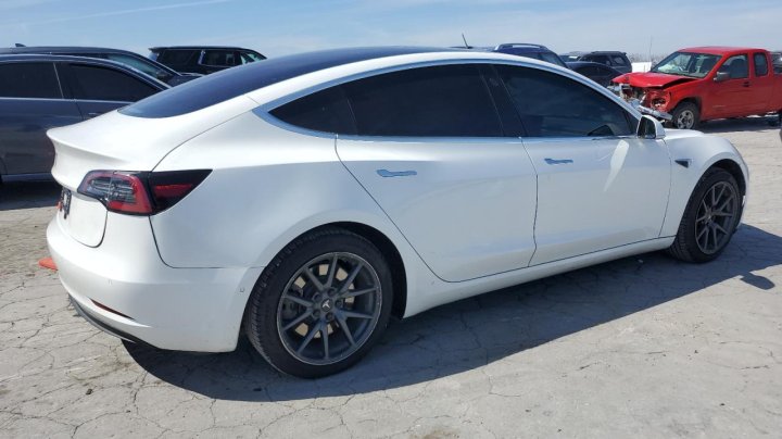 Tesla Model 3  2018