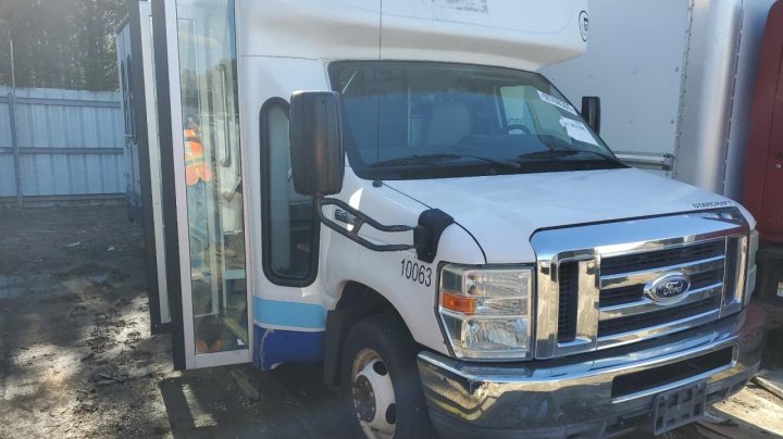 Ford ECONOLINE E450 SUPER DUTY CUTAWAY VAN 2015