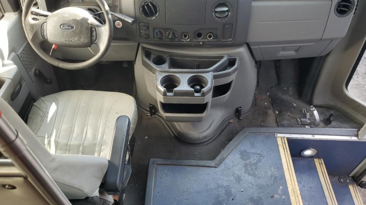 Ford ECONOLINE E450 SUPER DUTY CUTAWAY VAN 2015