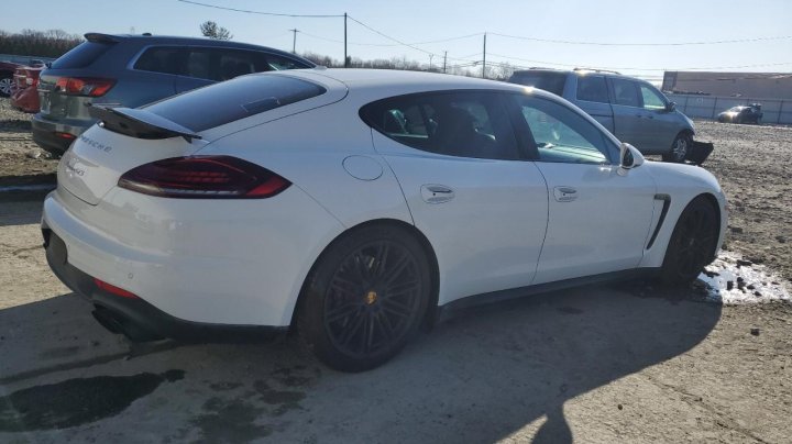 Porsche Panamera GTS 2016