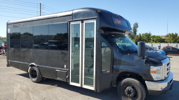 Ford ECONOLINE E450 SUPER DUTY CUTAWAY VAN 2017