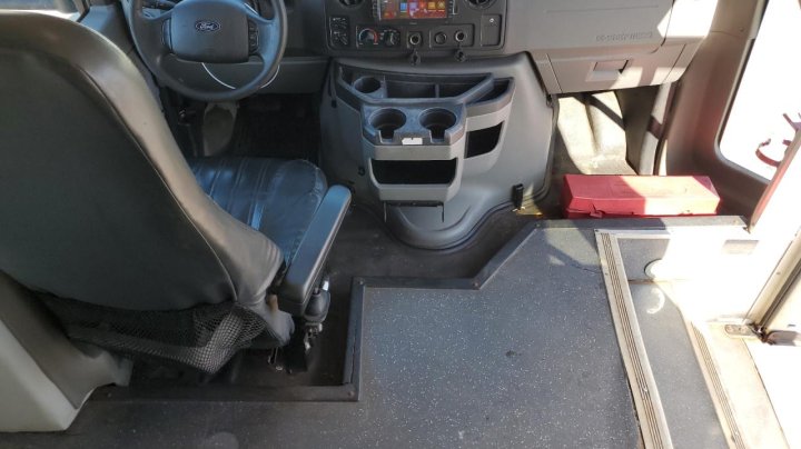 Ford ECONOLINE E450 SUPER DUTY CUTAWAY VAN 2017
