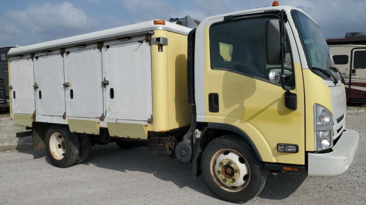 Isuzu NPR  2017