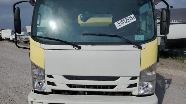 Isuzu NPR  2017