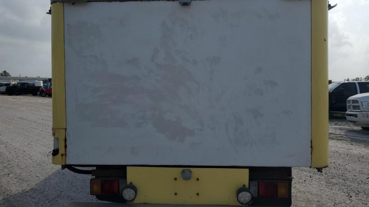 Isuzu NPR  2017
