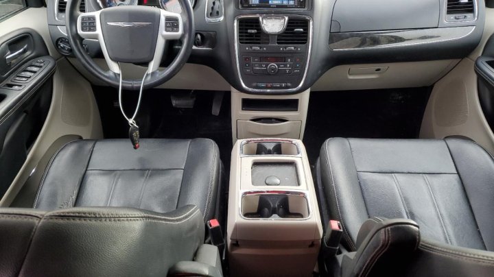 CHRYSLER Town and Country TOURING 2016