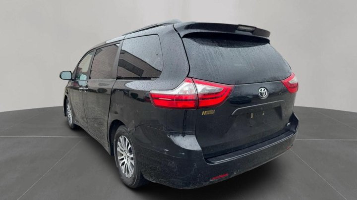Toyota SIENNA XLE 2020
