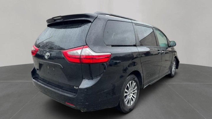 Toyota SIENNA XLE 2020