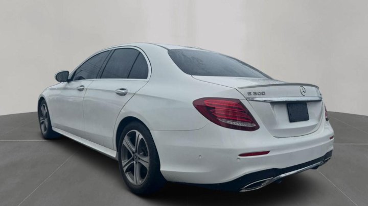 Mercedes-Benz E-Class 300 4MATIC 2017