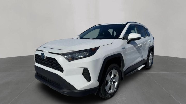 Toyota RAV4 LE 2021