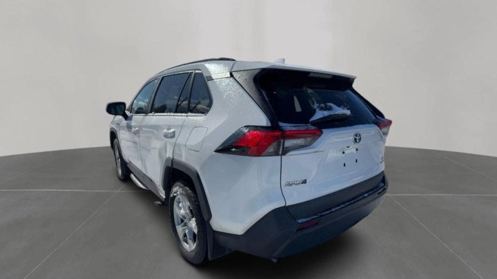 Toyota RAV4 LE 2021