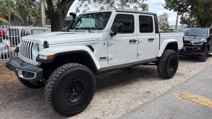 JEEP Gladiator SPORT 2021