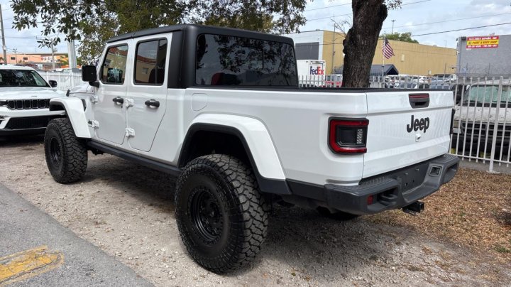 JEEP Gladiator SPORT 2021