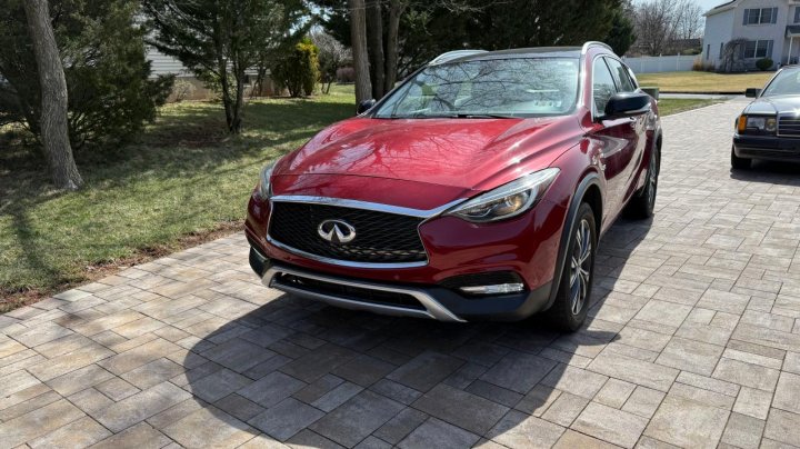 INFINITI QX30 BASE 2017