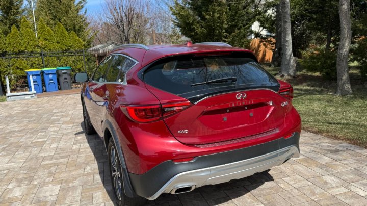 INFINITI QX30 BASE 2017