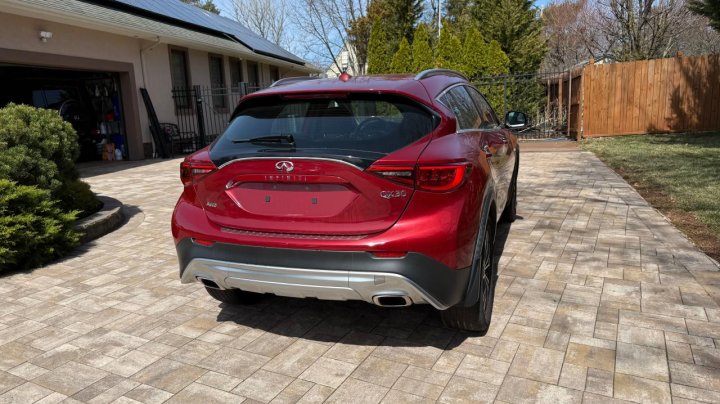 INFINITI QX30 BASE 2017