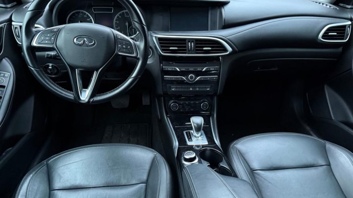 INFINITI QX30 BASE 2017