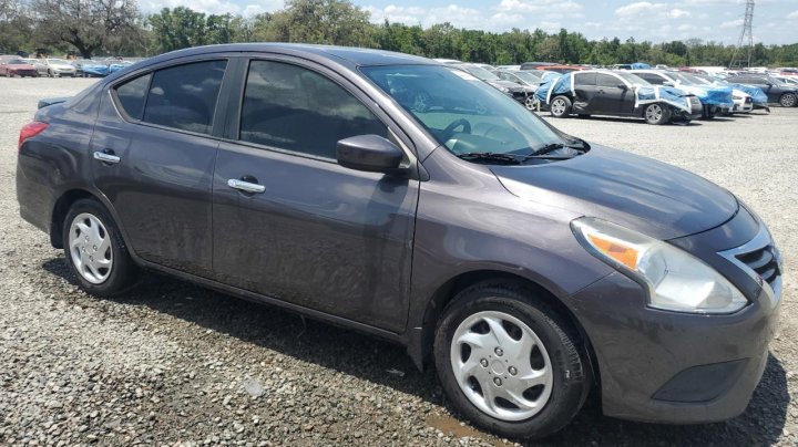 Nissan Versa S 2015