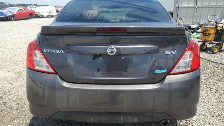 Nissan Versa S 2015