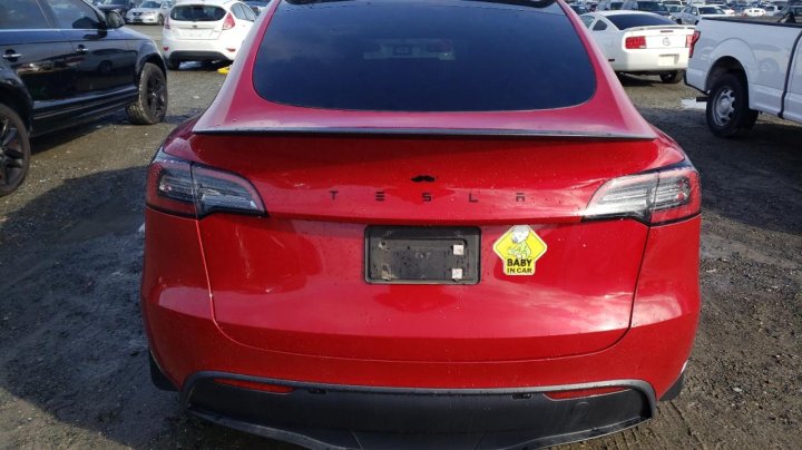 Tesla Model Y  2021