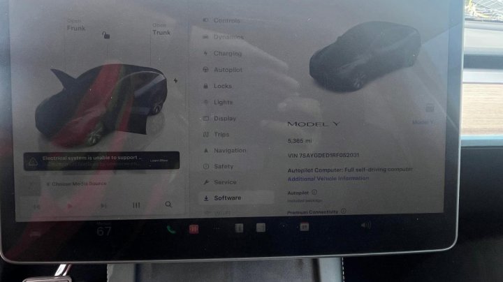 Tesla Model Y  2024