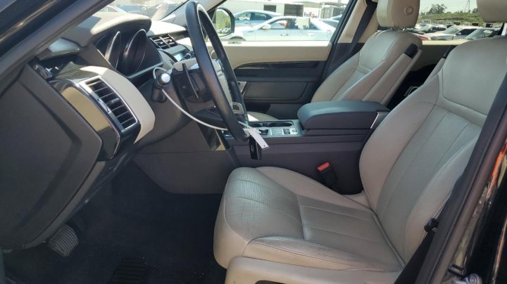 Land Rover Discovery SE 2018