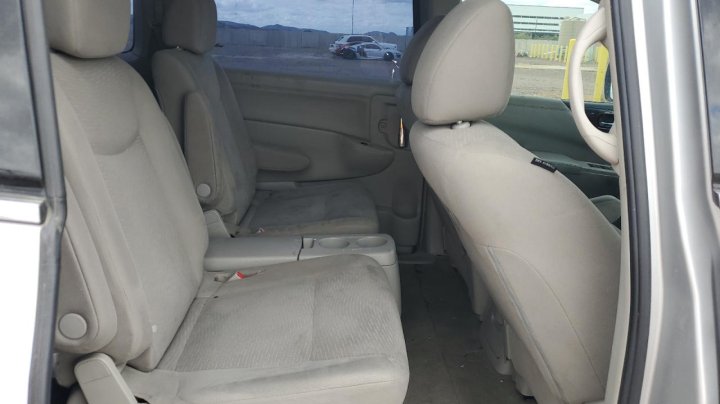 Nissan Quest S 2015