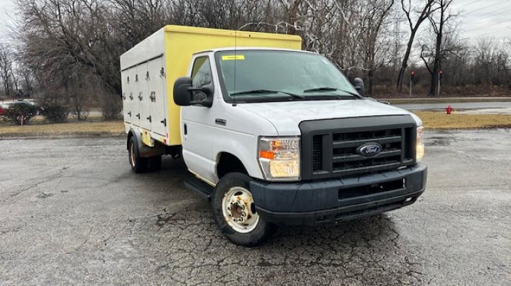 Ford ECONOLINE E450 SUPER DUTY CUTAWAY VAN 2017