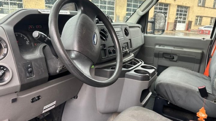 Ford ECONOLINE E450 SUPER DUTY CUTAWAY VAN 2017