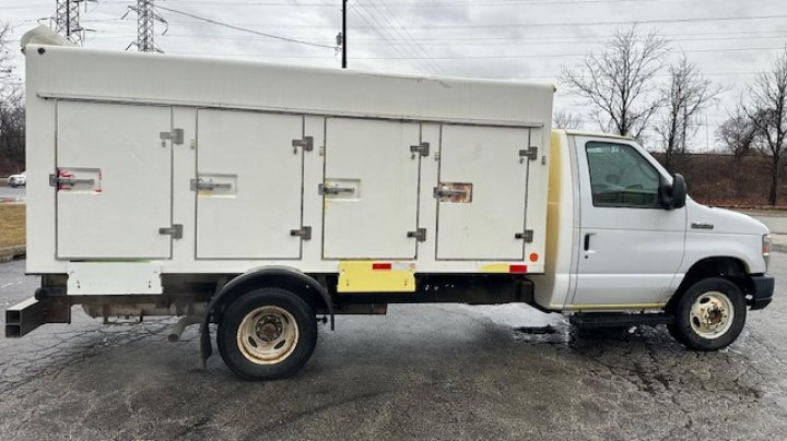 Ford ECONOLINE E450 SUPER DUTY CUTAWAY VAN 2017
