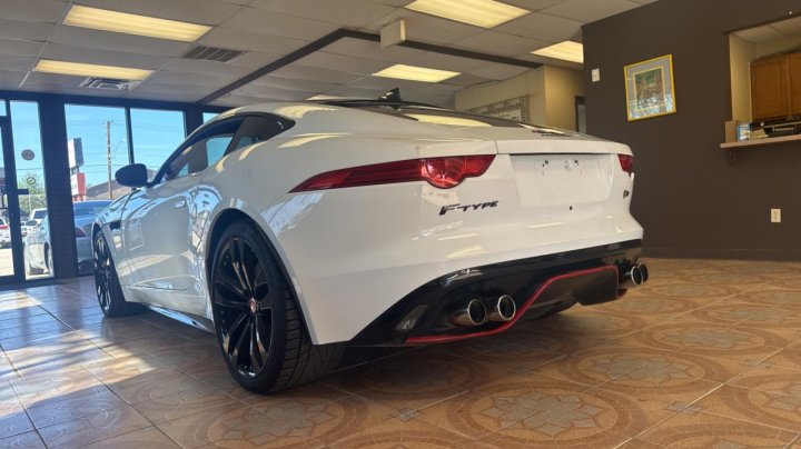 Jaguar F-Type R 2015