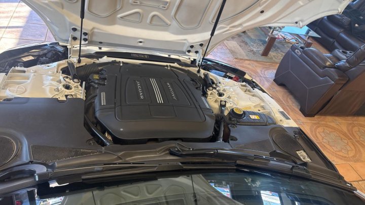 Jaguar F-Type R 2015