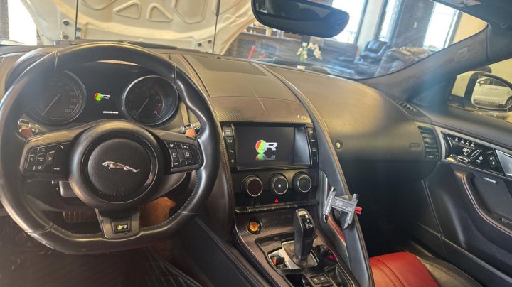Jaguar F-Type R 2015
