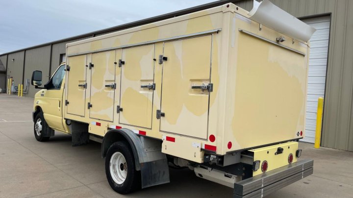 Ford ECONOLINE E450 SUPER DUTY CUTAWAY VAN 2021