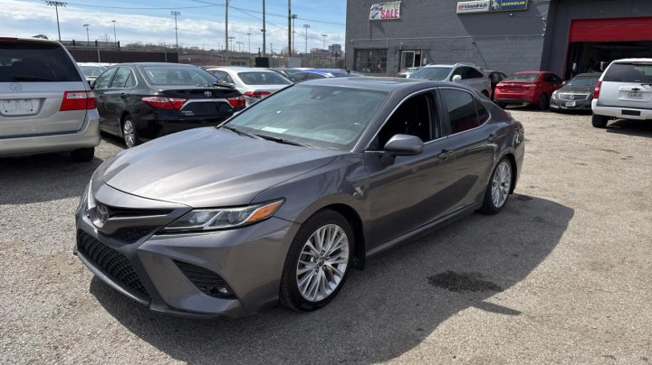 Toyota Camry SE 2020