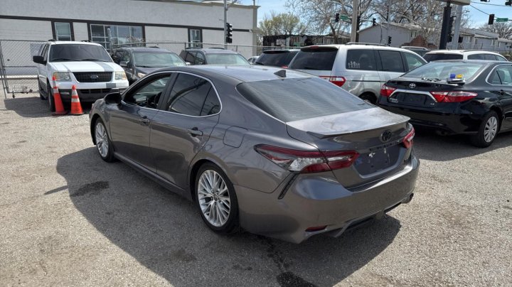 Toyota Camry SE 2020