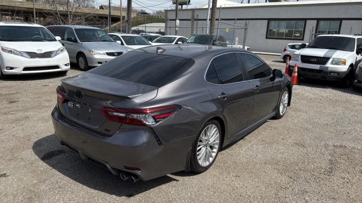 Toyota Camry SE 2020