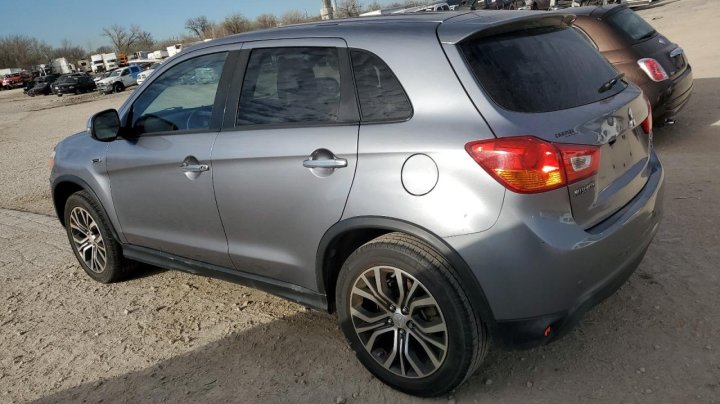 Mitsubishi Outlander ES 2016