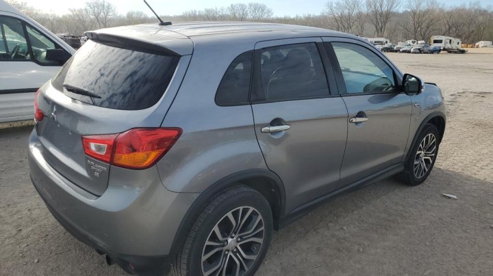 Mitsubishi Outlander ES 2016