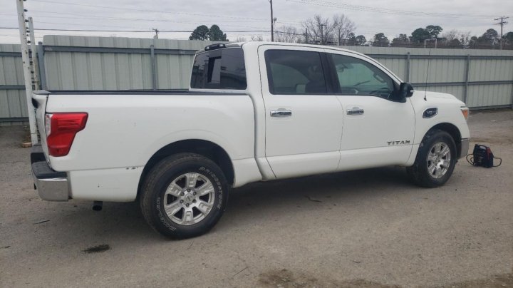 Nissan Titan S 2017