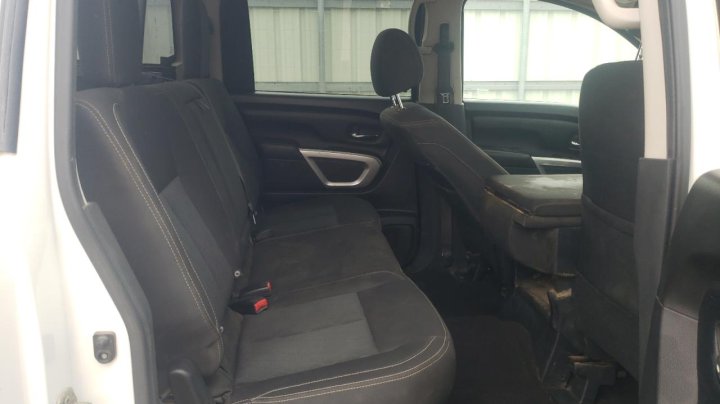 Nissan Titan S 2017
