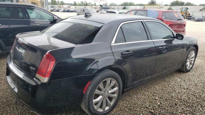 CHRYSLER 300 LIMITED 2017