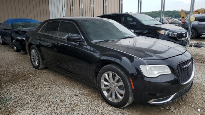 CHRYSLER 300 LIMITED 2017