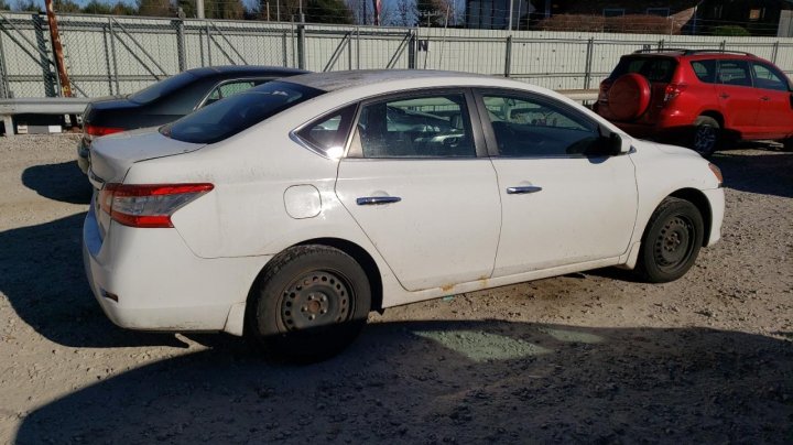 Nissan Sentra S 2015