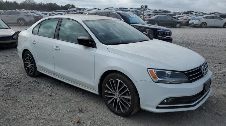 Volkswagen JETTA SPORT 2016