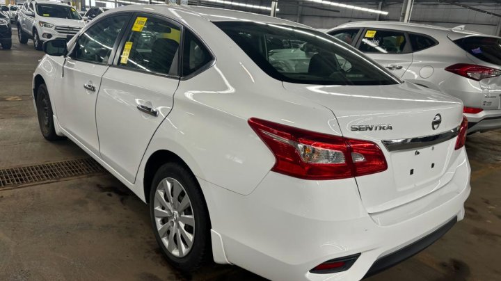 Nissan Sentra S 2017