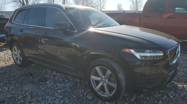 Volvo XC90 T5 MOMENTUM 2022