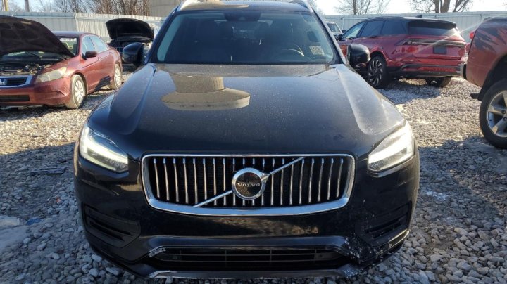 Volvo XC90 T5 MOMENTUM 2022