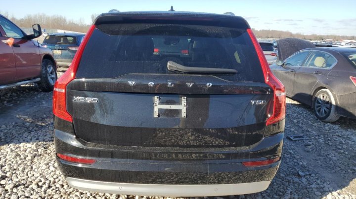 Volvo XC90 T5 MOMENTUM 2022